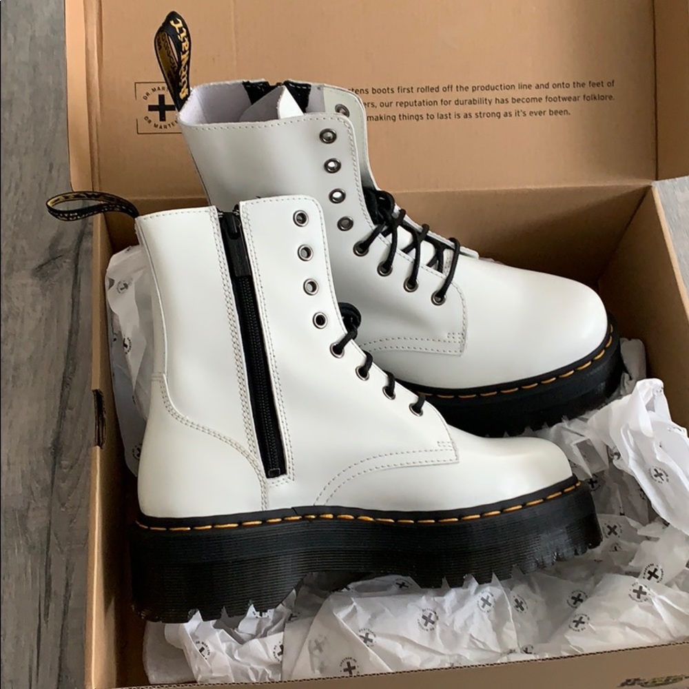 DR. MARTENS jadon, white polished smooth platform
